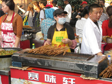 You will never go hungry in China - food vendors are everywhere