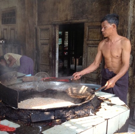 Cooking lunch for a thousand monks! Maha Ganayon Kyaung Monastery, Amarapura