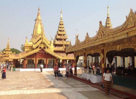 Schwezigon Paya, Nyaung Un, Bagan.