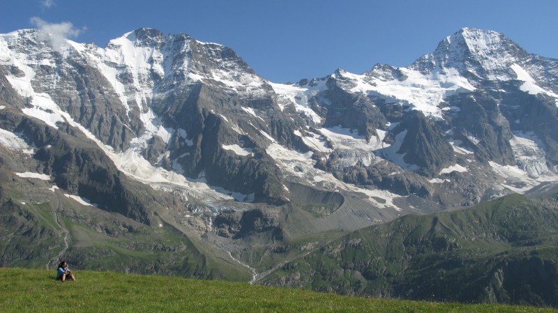 A visit to Busenalp has to be combined with a visit to the nearby spectacular viewpoint of Tanzbodoli which is only a 45 minute walk away