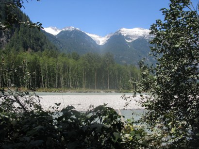 We followed the Squamish River Valley as we drove north from Squamish with the Tantulus mountains in the background.